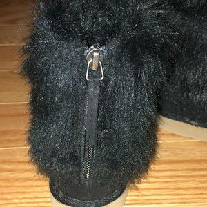 GAP Shoes - Black fur boots GAP Shoes - Black fur boots
